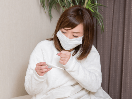 体調の悪い女性